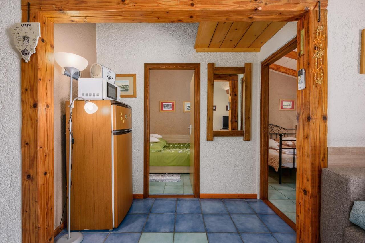 Apartment With Pool Višnjan Dış mekan fotoğraf
