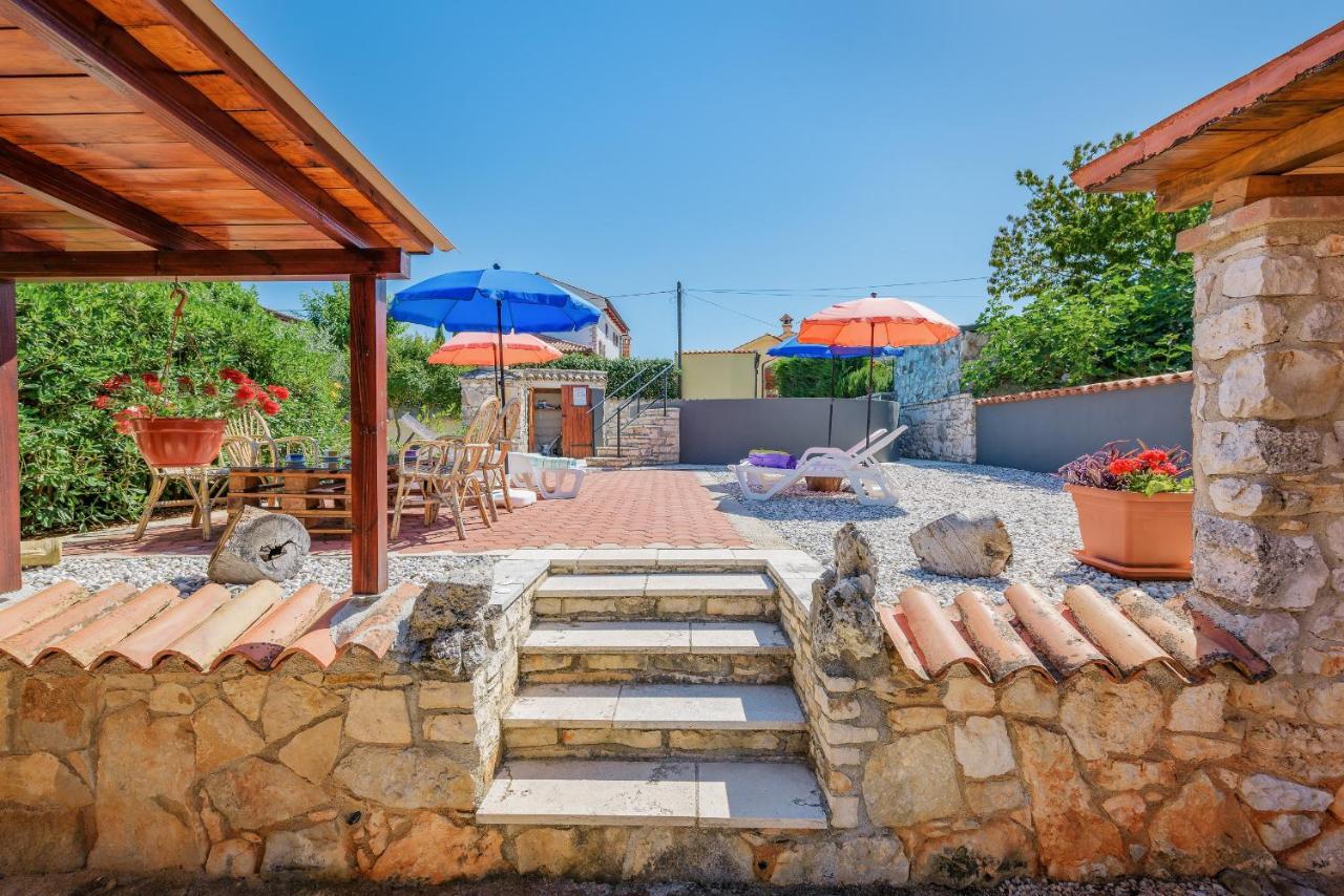 Apartment With Pool Višnjan Dış mekan fotoğraf