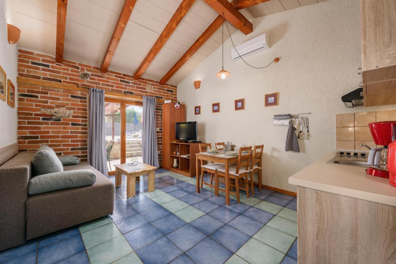 Apartment With Pool Višnjan Dış mekan fotoğraf