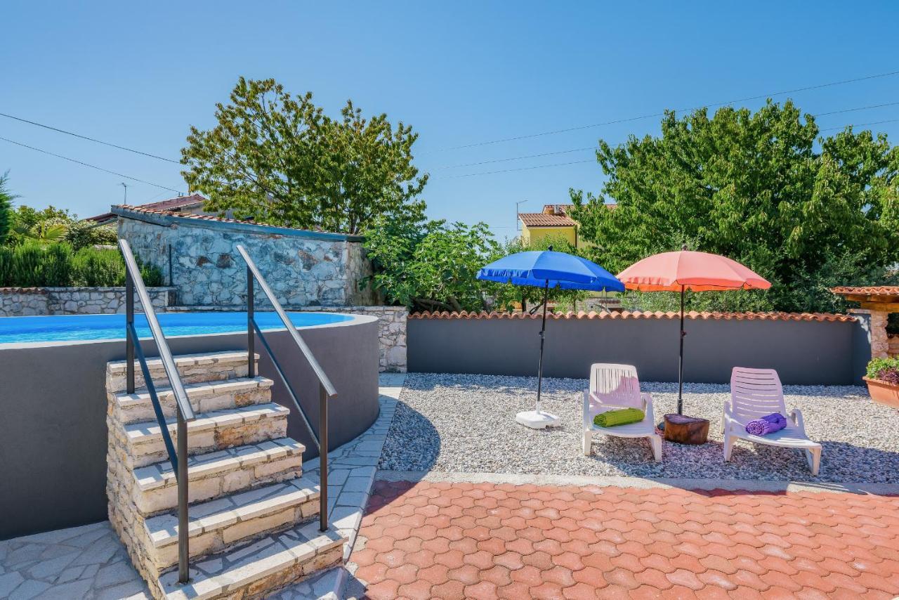 Apartment With Pool Višnjan Dış mekan fotoğraf