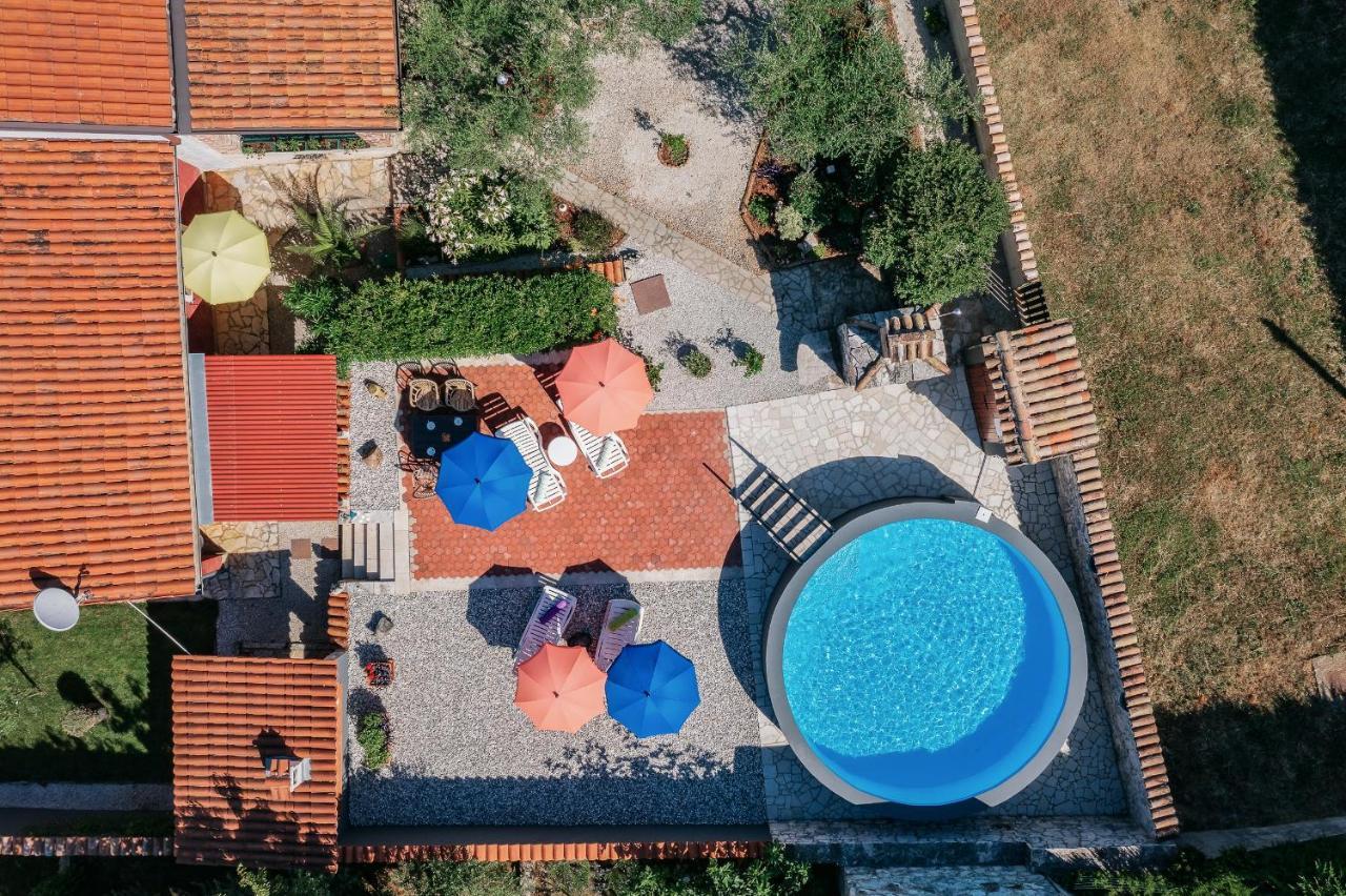Apartment With Pool Višnjan Dış mekan fotoğraf