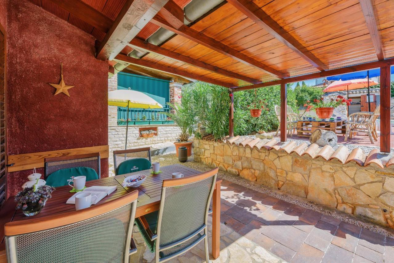 Apartment With Pool Višnjan Dış mekan fotoğraf